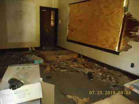 4400 St Clair (11)_m.jpg